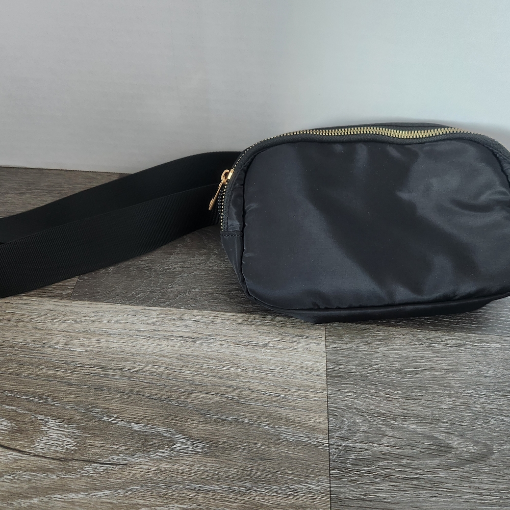 Sleek Black Men's Crossbody Bag